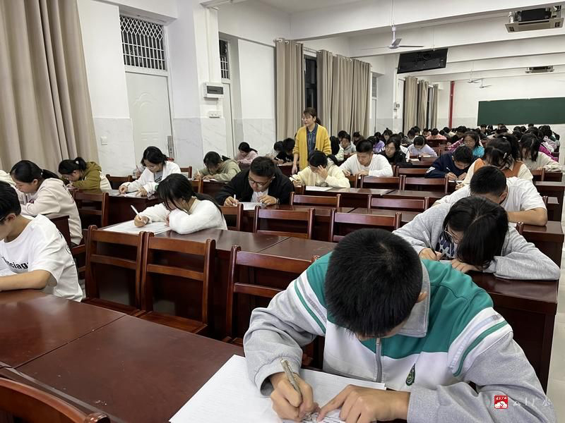 实验高中举行学生英语基础知识测试