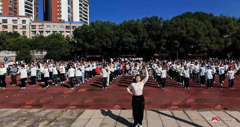 灵动身姿展风采——实验高中举行学生韵律操