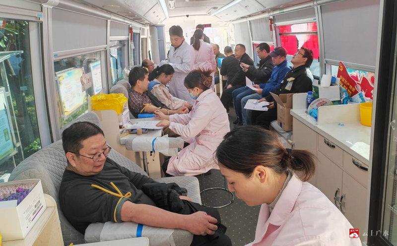 热血润泽生命 奉献彰显担当——实验高中师