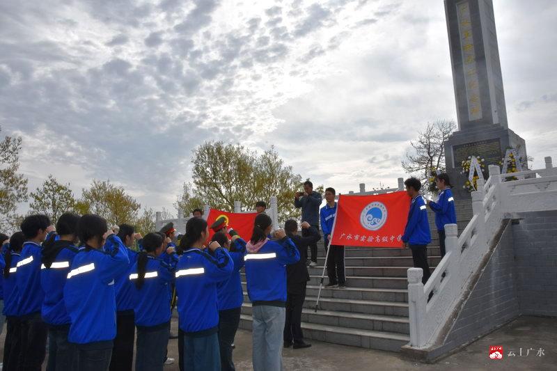 实验高中开展“清明祭英烈 薪火永相传”主